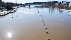 Solen gjorde under. Isen från Borgå å försvann. Isen har gått i Borgå å 01.04.19