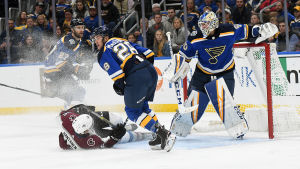 St. Louis målvakt Jordan Binnington räddade 17 av 18 skott. St. Louis målvakt Jordan Binnington räddade 17 av 18 skott.