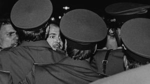 Protester bakom Palast der Repulik i samband med firandet av 40 år DDR den 7 oktober 1989. Protesterna slogs ner med våld. Protester bakom Palast der Repulik i samband med firandet av 40 år DDR den 7 oktober 1989.
