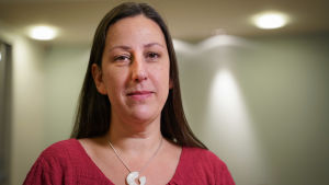 Mariette Pontán är styrelsemedlem i Finlands barnmorskeförbund. Porträttbild av Mariette Pontán.