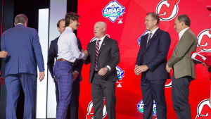 Sommaren 2019 reserverade New Jersey som väntat jänkaren Jack Hughes med sitt förstaval. Sommaren 2019 reserverade New Jersey som väntat jänkaren Jack Hughes med sitt förstaval.