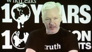 Julian Assange. Julian Assange under en videosänd presskonferens i samband med Wikileaks 10-årsjubileum 4.10.2016