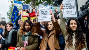 Puigdemonts anhängare uttryckte sitt stöd för Puigdemont och hans regering i Bryssel på tisdagen Puigdemonts anhängare uttryckte sitt stöd för Puigdemont och hans regering i Bryssel på tisdagen