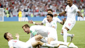 Englands spelare firar Kieran Trippiers 1–0-mål. Englands spelare firar Kieran Trippiers 1–0-mål.