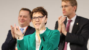 Den nyvalda CDU-ledaren Annegret Kramp-Karrenbauer under partikongressen i Hamburg i december 2018 CDU:s nya partiledare Annegret Kramp-Karrenbauer under partikongressen i Hamburg i december 2018