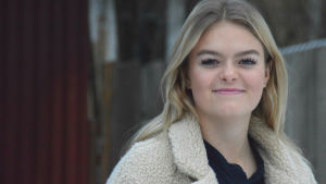 Ekenäsbon Olivia Landén är intresserad av mänskorättsfrågor. porträttbild på ung kvinna