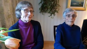 Else-Maj Slotte och Mona Nieminen minns den fina Mjölbolsta-andan med värme. Else-Maj Slotte och Mona Nieminen.