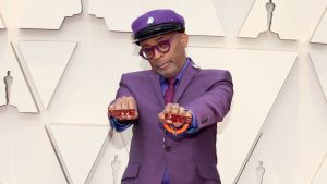 Det händer att tacktal på Oscarsgalan är politiska. Regissören Spike Lee påminde publiken bland annat om slaveriets historia på Oscarsgalan 2019. Spike Lee på Oscarsgalan 2019.