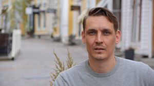 Patrik Björkman vill att alla taxibilar vid torget finns på en och samma plats. Patrik Björkman