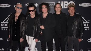 Cure och Rock and Roll Hall of Fame, 2019. Från vänster Reeves Gabrels, Simon Gallup, Robert Smith, Roger O'Donnell och Jason Cooper. The Cure får plats i Rock and Roll Hall of Fame, 2019.