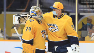 Nashvilles blåvita målvaktspar: Juuse Saros och Pekka Rinne. Nashvilles blåvita målvaktspar: Juuse Saros och Pekka Rinne.
