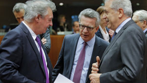 Luxemburgs utrikesminister Jean Asselborn (t.v.), Tysklands inrikesminister Thomas de Maizière och EU:s flyktingkommissionär Dimitris Avramopoulos under EU-mötet för inrikesministrar i Bryssel den 25 februari.2016. Luxemburgs utrikesminister Jean Asselborn (t.v.), Tysklands inrikesminister Thomas de Maizière och EU:s flyktingkommissionär Dimitris Avramopoulos under EU-mötet för inrikesministrar i Bryssel den 25 februari.2016.