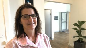 Erica Finnerman på UHR har under hela sitt yrkesverksamma liv arbetat med bedömningsfrågor. Porträtt på Erica Finnerman, handläggare på Universitets- och högskolerådet UHR i Sverige.