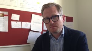 Situationen är svår för kulturbranschen, konstaterar teaterchef Joachim Thibblin. Joachim Thibblin i sitt arbetsrum.