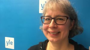 Tänk på de krav som du har på dig själv som förälder och de krav som du ställer på ditt barn. Ibland blir de enorma, säger Pia Graniittiaho vid Barnavårdsföreningen. Pia Graniittiaho