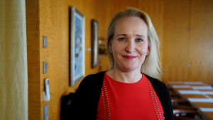 Minna Helle på Teknologiindustrin säger att arbetsgivarna inte kommer att pruta på konkurrenskraften. henkilökuva