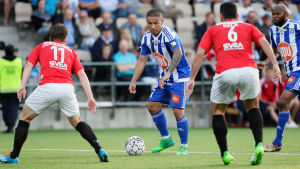 Moshtagh Yaghoubi i farten mot HIFK. Moshtagh Yaghoubi i farten mot HIFK.