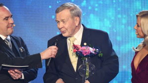 Taisto Olenius valdes till årets tränare. Taisto Olenius får pris på finlandssvenska idrottsgalan 2020.