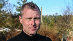Jägare Joachim Bergqvist har inte hört talas om vildsvin i Gammelbacka förut. Joakim Bergqvist, verksamhetsledare vid Borgå jaktvårdsförening