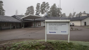 I Pyttis har man ett vårdavtal mellan samkommunen Kymsote och ett privat vårdbolag fram till 2024 Sote ulkoistetukset / Pyhtään terveys keskus / 10.11.2020