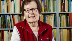 Litteraturforskaren och bibliotekarien Siv Storå har forskat i Märta Tikkanens författarskap. Litteraturvetaren Siv Storå.