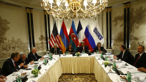 Armeniens president Serzh Sarkisian och Azerbajdzjans president Ilham Alijev träffades i Wien där USA, Ryssland och Frankrike medlade mellan länderna Armeniens president Serzh Sarkisian och Azerbajdzjans president Ilham Aliyev träffades i Wien där USA, Ryssland och Frankrike medlade mellan länderna