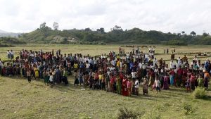 Medlemmar av det muslimska minoritetsfolket Rohingyas samlades i arpil för att sörja bybon Hami Dula som mördades efter att ha gett en intervju åt utländska medier Medlemmar av det muslimska minoritetsfolket Rohingyas har samlats för att sörja bybon Hami Dula som mördades nyligen efter att ha gett en intervju åt utländska medier