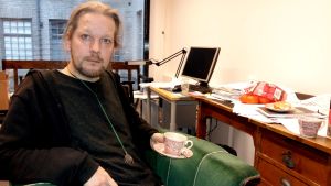 Filosofen Olli Lagerspetz i sin arbetsmiljö vid Åbo Akademi. Filosofen Olli Lagerspetz i sitt arbetsrum.