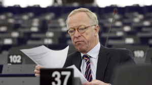 Ett allvarligt beslut, men ett beslut som var nödvändigt, säger Gunnar Hökmark om dagens omröstning. Europaparlamentarikern Gunnar Hökmark.