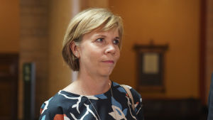 Enligt Anna-Maja Henriksson är det inte acceptabelt att svensktalande barn anvisas till finskspråkiga daghem. Hallitusneuvottelut / Anna Maja Henrikson / Säätytalo 09.05.2019