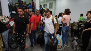 Den humanitära krisen har drivit fyra miljoner venezuelaner på flykt till grannländerna. Venezuelanska flyktingar i Colombia den 15 maj 2019.