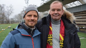 Skådespelaren Peter Kanerva och producenten/skådespelaren Mats Långbacka. Kentän laidalla
