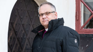 Bo-Göran Åstrand tycker det är viktigt att komma till Pargas och diskutera problemen tillsammans. Biskop Bo-Göran Åstrand