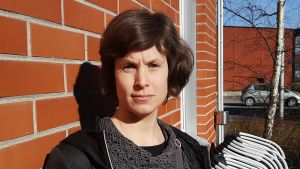 Maria Isoaho är ledande socialarbetare för barnskyddet i Kyrkslätt. Nu behövs kreativa lösningar för utsatta familjer mer än någonsin, säger hon. Maria Isoaho är ledande socialarbetare för barnskyddet i Kyrkslätt.