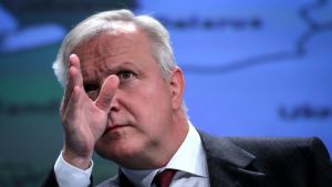 Enligt nyhetskällor har näringsminister Olli Rehn, Centern, kontaktats av sin franska motpart. Olli Rehn.