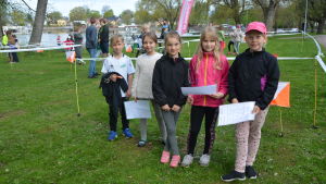 Theo Ingman, Luna Nyblom, Amelia Louise Rehn, Elin Fagerström och Ana Hallgren blev intresserade av orientering. Skolbarn i Ekenäs fick prova på orientering i Skepparträdgården. De heter Theo Ingman, Luna Nyblom, Amalia Louise Rehn, Elin Fagerström och Ana Hallgren.