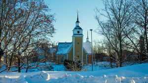 Nykarleby kyrka i vinterskrud. Nykarleby kyrka i vintertid.