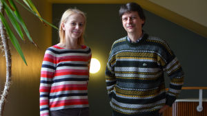 Akademiforskaren Camilla Lindholm och professorn i nordiska språk Jan Lindström vid Helsingfors universitet anser att strejken är ett viktigt ställningstagande. Akademiforskare Camilla Lindholm och professor i nordiska språk Jan Lindström