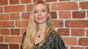 "Demonregissörerna lovar att lyfta oss till en ny nivå som konstnärer", säger Linda Zilliacus, finlandssvensk skådespelare. Finlandssvenska skådespelaren Linda Zilliacus