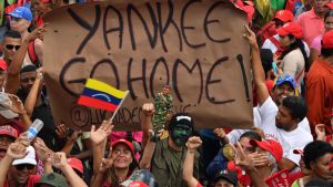 Anhängare till Maduro demonstrerade också på lördagen i huvudstaden Caracas. Anhängare till Maduro demonstrerade också på lördagen i huvudstaden Caracas.