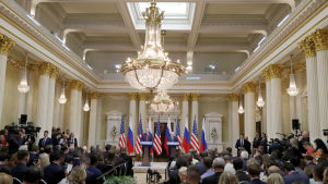 Den berömda presskonferensen i Helsingfors där president Trump meddelade at han tror mer på Putin än sitt lands säkerhetstjänst. trump och Putin - Presskonferens