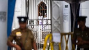 Muslimer vid en moské under fredagsbönen i Colombo 26.4.2019 Muslimer vid en moské under fredagsbönen i Colombo 26.4.2019