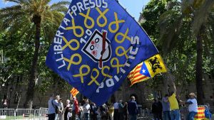 "Befria politiska fångar" är budskapet från demonstranter i Barcelona 15.5.2019 "Befria politiska fångar" är budskapet från demonstranter i Barcelona 15.5.2019