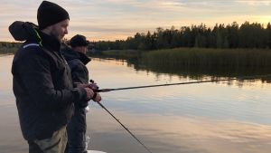 Jakob Karf dras till sportfisket på grund av naturen och sammanhållningen. Jakob Karf och Jimmy Nyman på fisketur i Gerby.