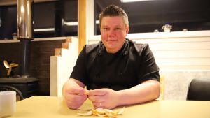 Tero Paltto asuu Suomessa, Karigasniemellä mutta käy viikoittain Norjassa kaupassa.