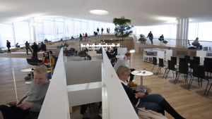 Nya centrumbiblioteket Ode i Helsingfors öppnades i december. Helsingfors centrumbibliotek fasad