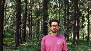 Perera ville skriva något som kunde fånga obehag och skräck, men utan att förlita sig på våld och grova skildringar. Författaren Adrian Perera i Centralparken.