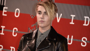 Justin Bieber är både älskad och hatad. Justin Bieber på röda mattan, VMA augusti 2015.