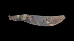 Rakkniv, assyrisk (ca 1000 f.kr.) Klinge eines Rasiermessers. Assyrisch, 1. Jt. v. Chr.; Assur, Nordirak. Bronze.