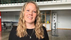 Arkivbild. Lotta Dammert har tidigare varit med och utvecklat "Läsväskan", som är till stor nytta nu när undervisningen sker på distans. Med hjälp av Läsväskan uppmuntras eleven till självständigt läsande och lärande, och läraren kan enklare följa med vad eleven läser. Modersmålslärare Lotta Dammert